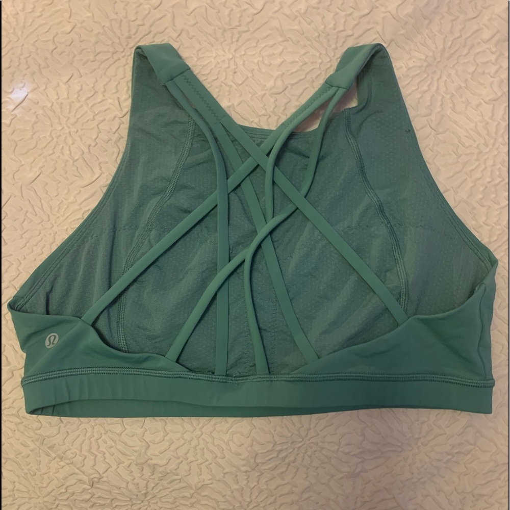 EUC Lululemon High Neck Free to be Serene